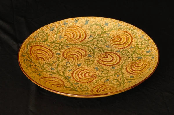 Восточная антикварная керамическая плита — стоковое фото