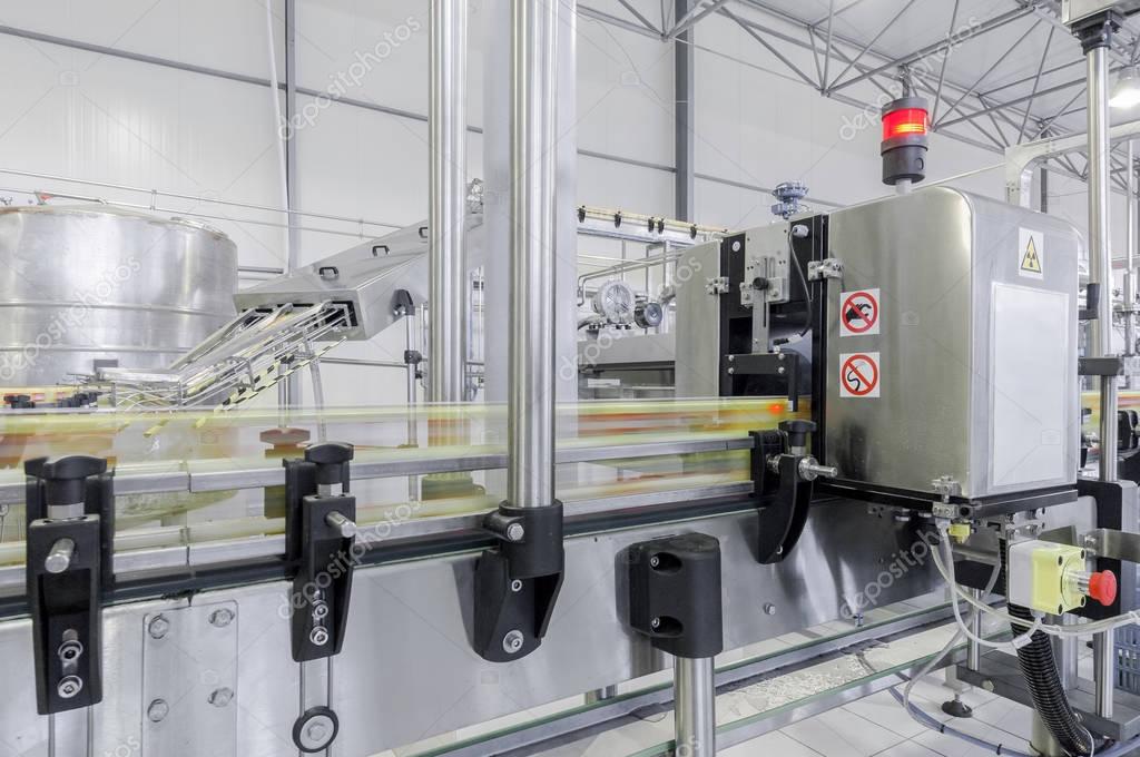 Fill factory. Avs1701c vacuum oil filling machine. Первая мировая война 1914-1917 годы. Машина для розлива масла подсолнечного. Фабрика в 1 мировой.