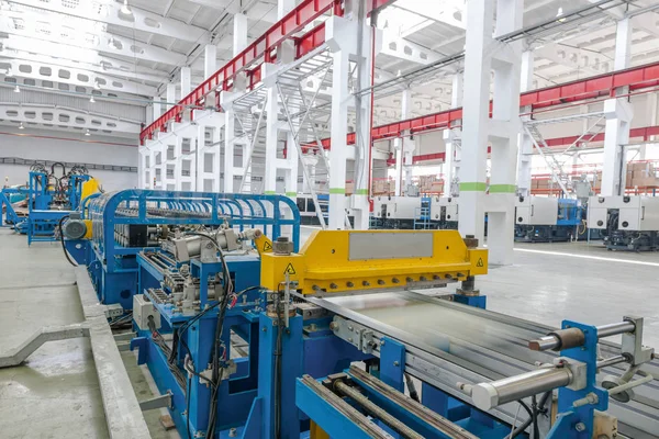 Fabriek voor de productie van koelkasten — Stockfoto