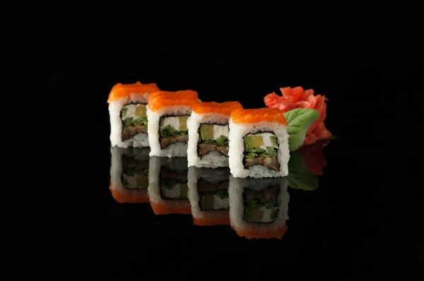 Sushi su sfondo nero — Foto Stock