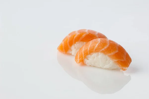 Sushi su sfondo bianco — Foto Stock