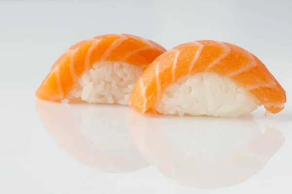 Sushi su sfondo bianco — Foto Stock