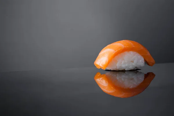 黒を基調とした寿司 — ストック写真