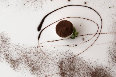 beyaz arkaplanda pasta