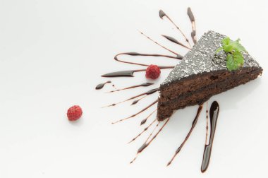 beyaz arkaplanda pasta