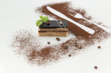 beyaz arkaplanda pasta