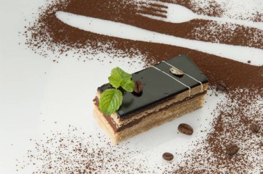 beyaz arkaplanda pasta