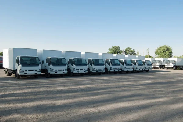 Kamyon Park yerinin üst üste stand