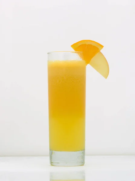 Φρούτα ποτά σε ποτήρι — Φωτογραφία Αρχείου