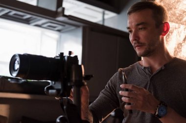 fotoğraf stüdyosunda çekim süreci