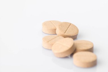 Hafif arkaplanda tabletler