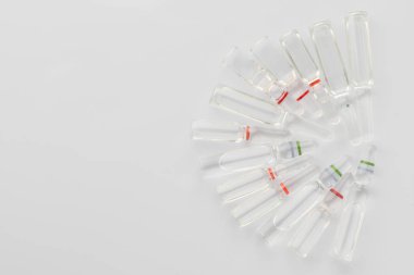 Hafif arkaplanda tabletler