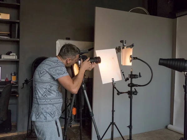 Proces fotografowania w studio — Zdjęcie stockowe