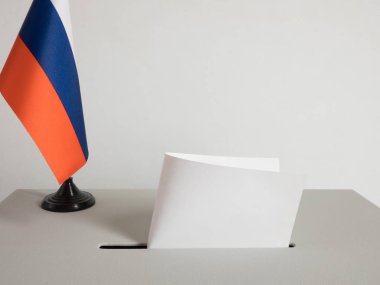 Rus tricolor bayrak