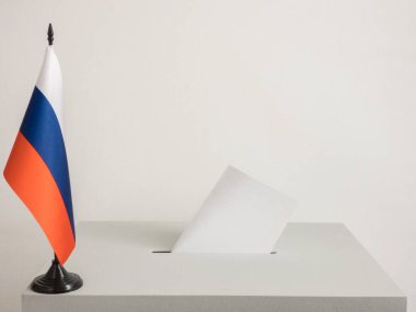 Rus tricolor bayrak