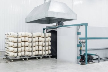 tekstil fabrikasında kurutma makinesi