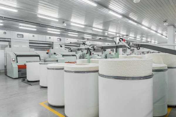 Szálak-egy textilgyár gyártása — Stock Fotó