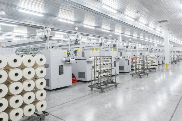 Konu bir tekstil fabrikasında üretim