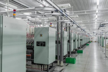 Konu bir tekstil fabrikasında üretim