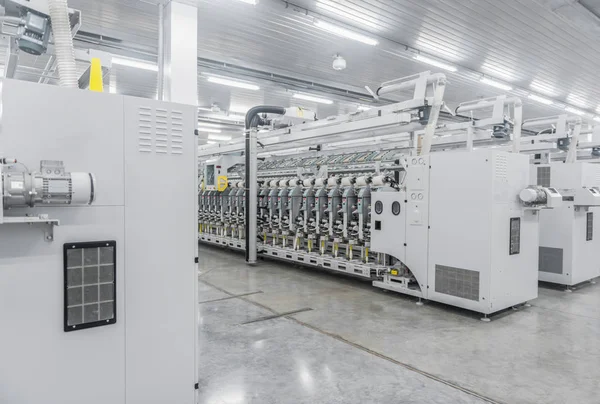 Konu bir tekstil fabrikasında üretim