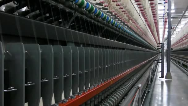 Gépek Berendezések Műhelyben Szál Gyártása Közelről Belső Ipari Textilgyár Kamera — Stock videók