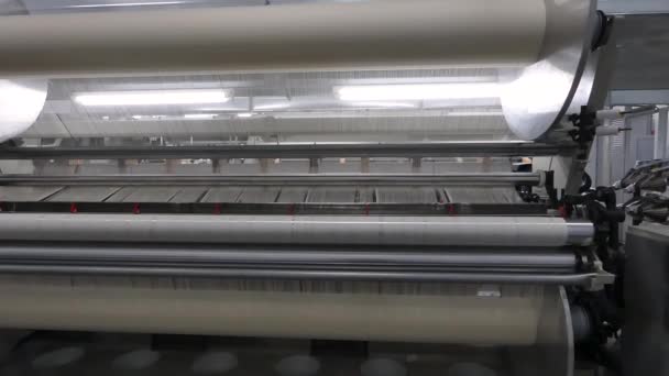 Ткацький Верстат Текстильній Фабриці Крупним Планом Виробнича Лінія Промислової Тканини — стокове відео