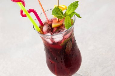 bir bardak taze içecek