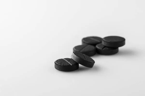 Tabletten auf einer hellen Oberfläche — Stockfoto