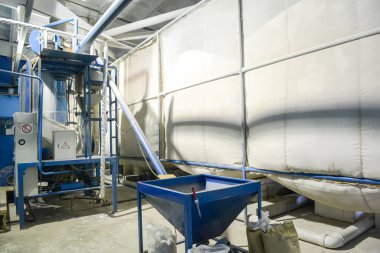 Köpükten sandviç panelleri üretmek için bitki.