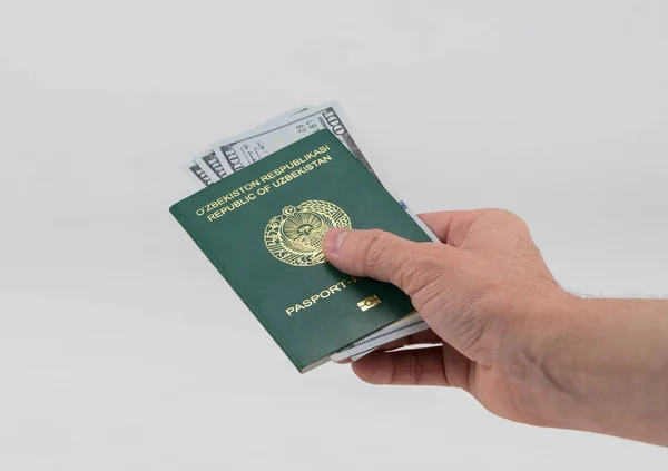 Paszport Uzbekistanu, na białym tle — Zdjęcie stockowe