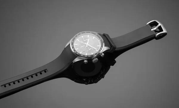 Relógio Masculino Moda Fundo Preto — Fotografia de Stock