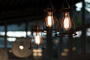 güzel ampul akkor asılı iç roo dekore edilmiştir.