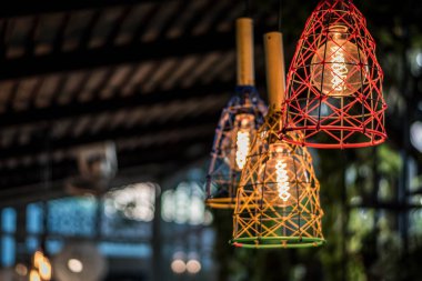 güzel ampul akkor asılı iç roo dekore edilmiştir.