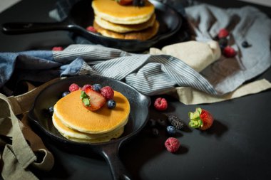 taze meyve ve meyve deste Pan ile gözleme