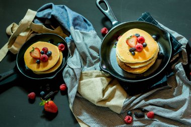 taze meyve ve meyve deste Pan ile gözleme