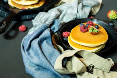 taze meyve ve meyve deste Pan ile gözleme