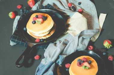 taze meyve ve meyve deste Pan ile gözleme