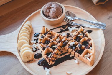 tatlı tatlı: çikolata sosu ile ev yapımı gözleme