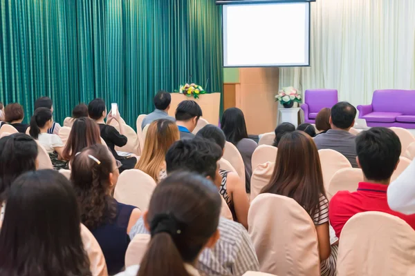 İş kavramı: Asya insanlar iş seminer sunu dinle
