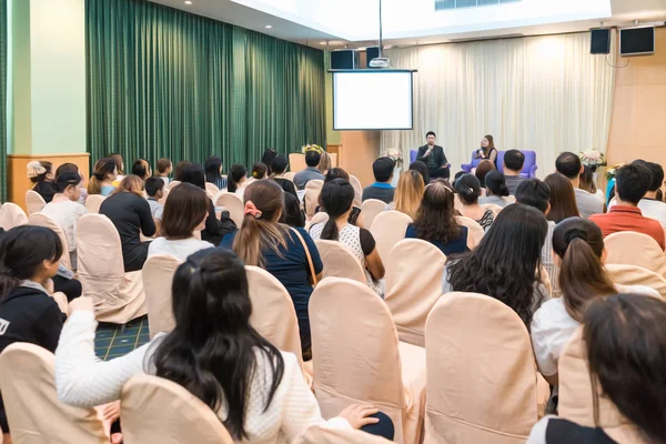 İş kavramı: Asya insanlar iş seminer sunu dinle
