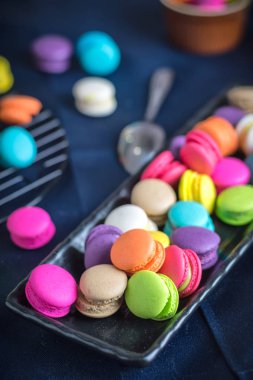 tatlı tatlı tatlı renkli lezzetli macaron