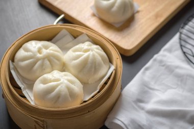 Çince ahşap kapsayıcısındaki, seçici odak buns atmak