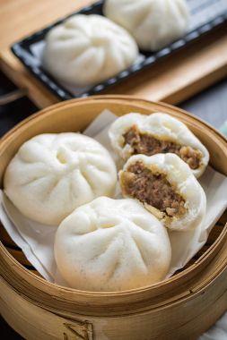 Çince ahşap kapsayıcısındaki, seçici odak buns atmak