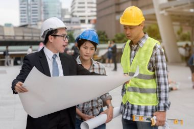 Mühendislik İnşaat kavramı: profesyonel mühendis beni takım
