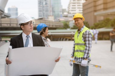 Mühendislik İnşaat kavramı: profesyonel mühendis beni takım