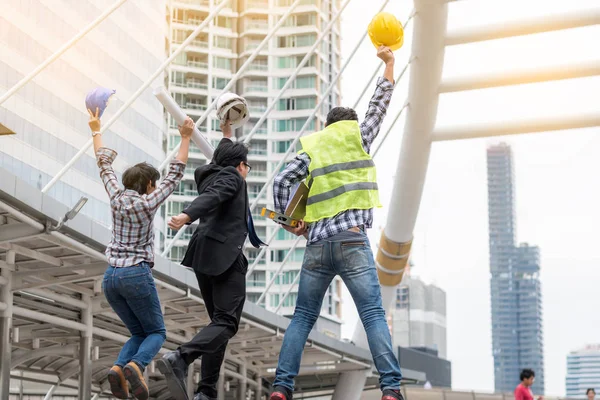 Framgång affärsidé: professionell ingenjör team möte te — Stockfoto