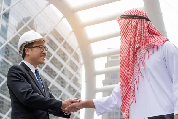 Klucz do sukcesu firmy: Arabska interesach osób spotkanie zespołu par — Zdjęcie stockowe