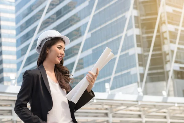 Engineering konstruktion koncept: professionell ingenjör team mig — Stockfoto