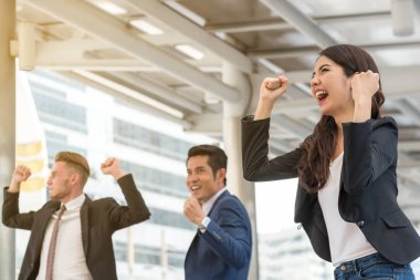 başarılı bir tüccar kavramı: işadamı mutlu m büyümeye yatırım,