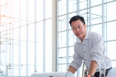 Mühendislik İnşaat ekip çalışması kavramı: profesyonel enginee